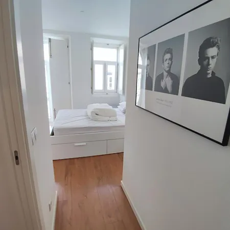 T1 Balcony W River Views, R Cardiff, *